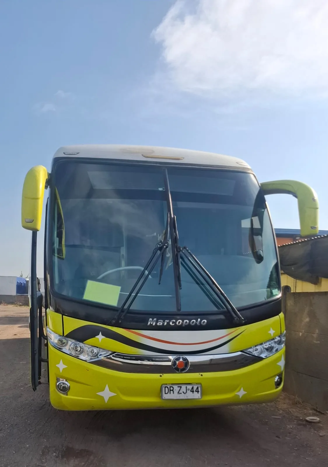 Bus — vista frontal